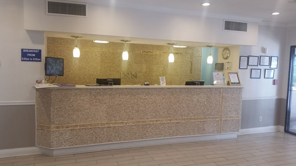 Econo 2* Darien